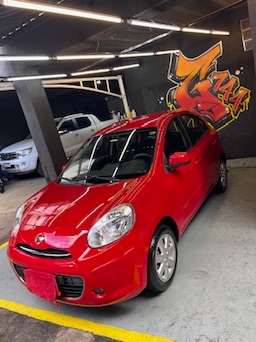 Carro sendo lavado e polido na Garagem 744, estética automotiva na Penha de França - São Paulo